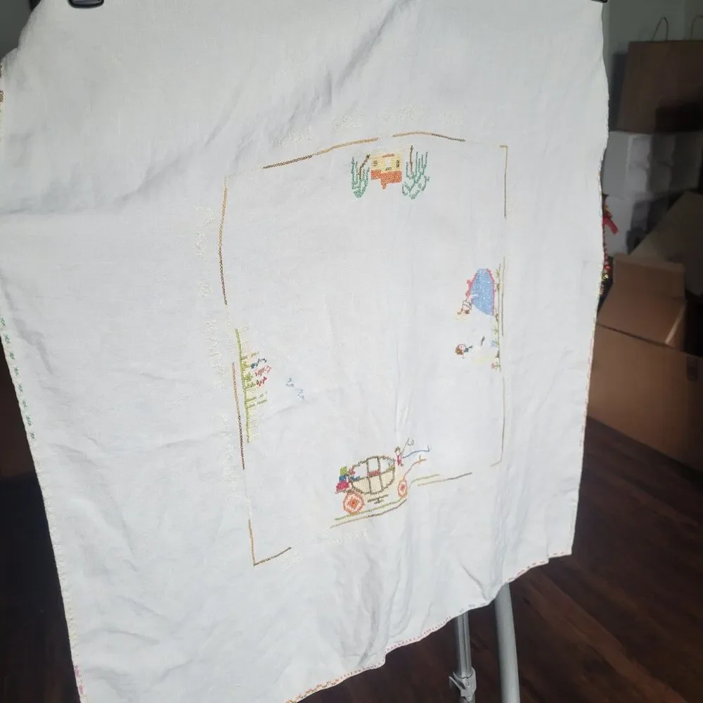 Vtg Table Linen Handmade Cross Stitch Embroidered Luncheon Cloth approx 28